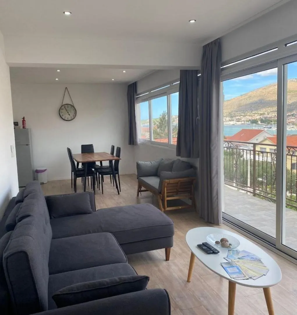 Apartment Tomi - With Beautiful View Trogir