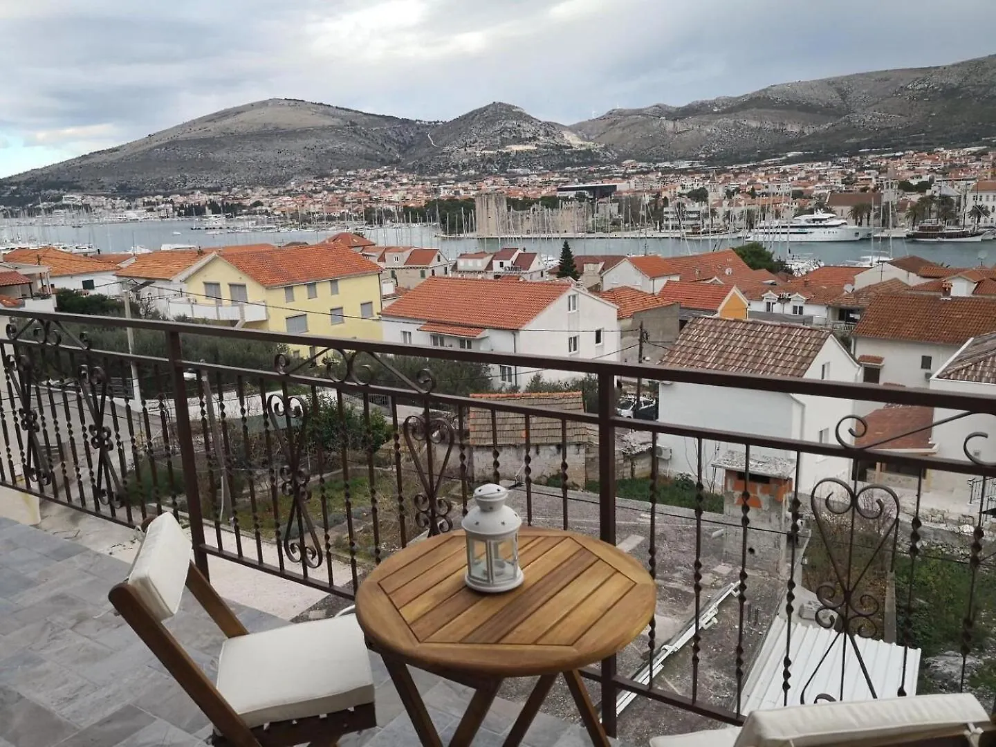 Apartment Tomi - With Beautiful View Trogir